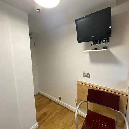 F14- Single Studio Shared Shower/Toilet Near Paddington London Bagian luar foto