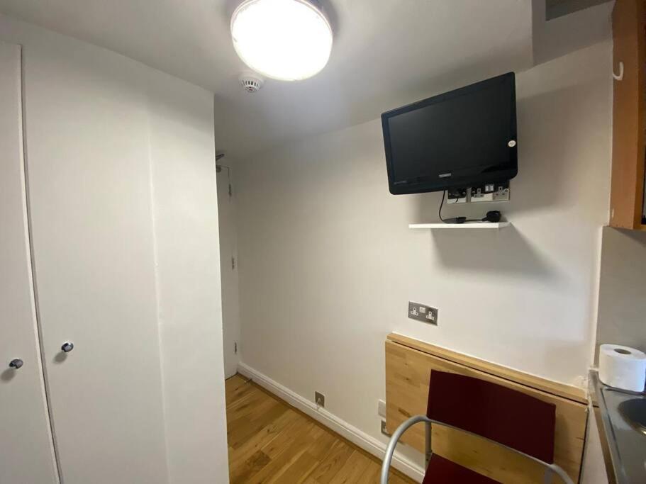 F14- Single Studio Shared Shower/Toilet Near Paddington London Bagian luar foto