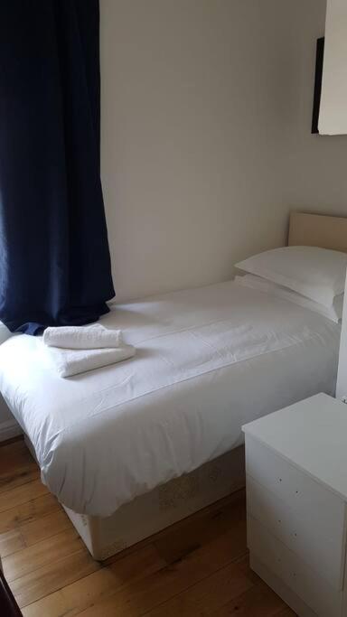 F14- Single Studio Shared Shower/Toilet Near Paddington London Bagian luar foto