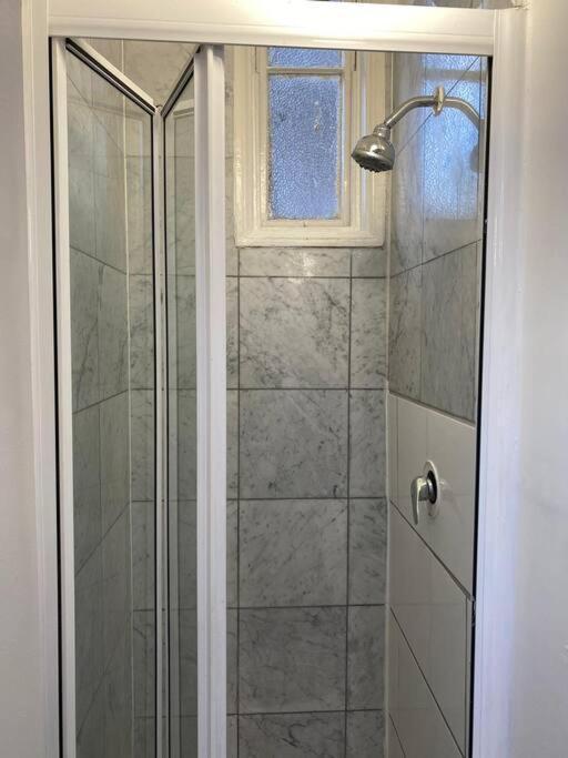 F14- Single Studio Shared Shower/Toilet Near Paddington London Bagian luar foto